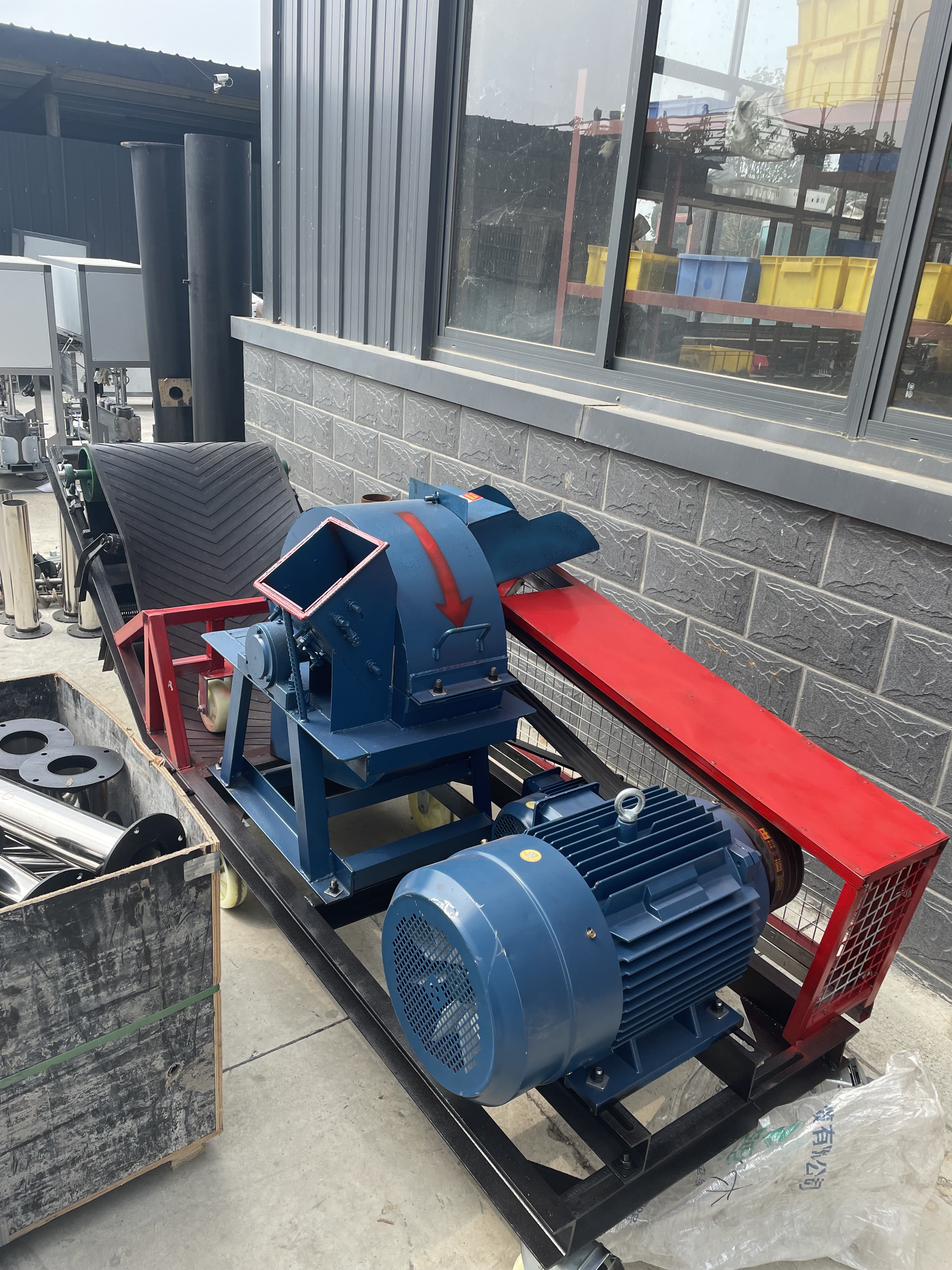 食用菌450型550型菇木粉碎机香菇平菇菌料木材柴油粉碎机设备